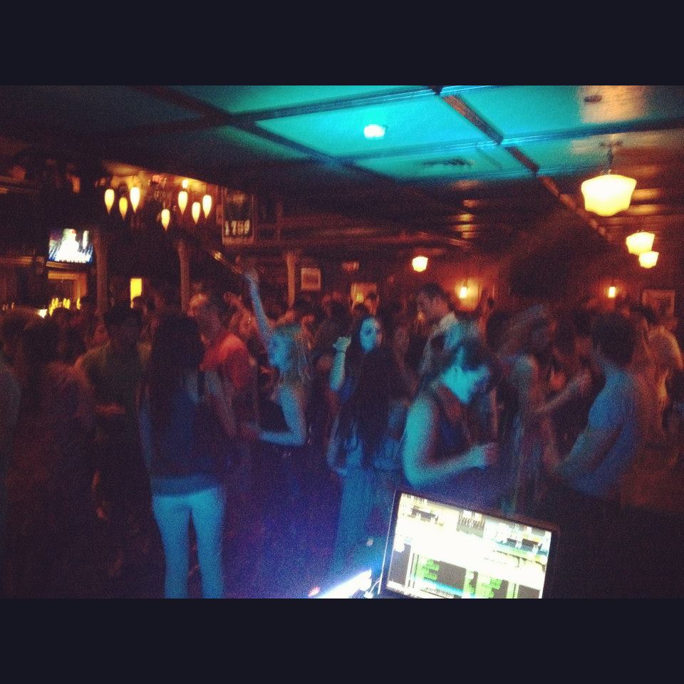 DJ Retropop club selfie